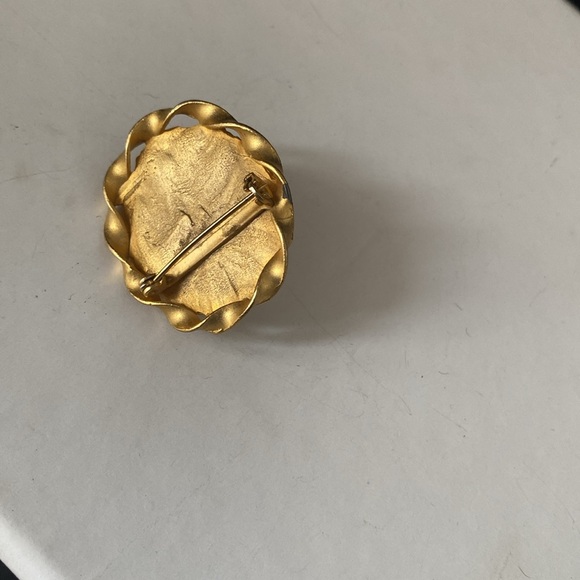 Vintage goldtone faux pearl Brooch - Picture 6 of 8